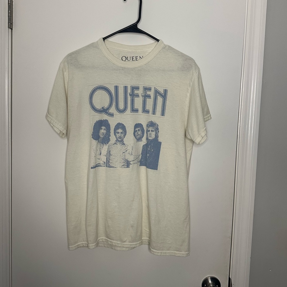 Queen T-Shirt - Size Medium